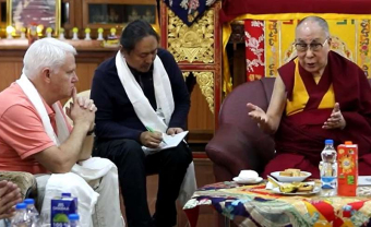 Научный руководитель НейроЧат исследует мозг тибетских монахов.